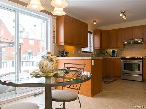 Cuisine - 136 Av. Alston, Pointe-Claire, QC 