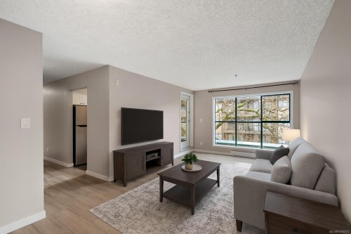 209-3460 Quadra St, Victoria, BC - Indoor Photo Showing Living Room