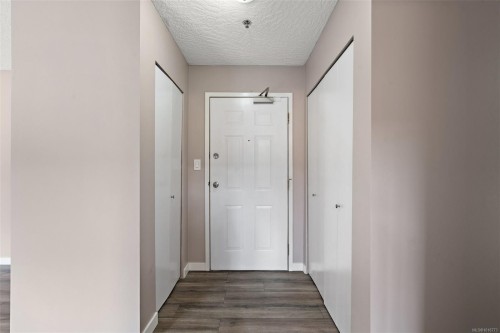 209-3460 Quadra St, Victoria, BC - Indoor Photo Showing Other Room