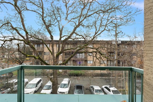 209-3460 Quadra St, Victoria, BC - Outdoor