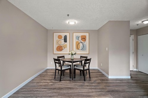 209-3460 Quadra St, Victoria, BC - Indoor Photo Showing Dining Room
