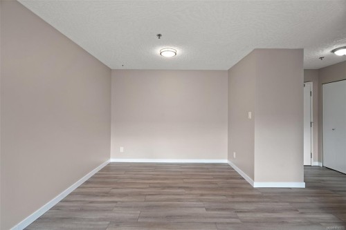 209-3460 Quadra St, Victoria, BC - Indoor Photo Showing Other Room