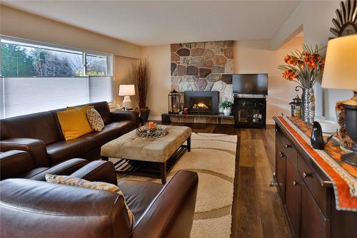 1976 Maddocks Road, Revelstoke, BC - Indoor Photo Showing Living Room With Fireplace