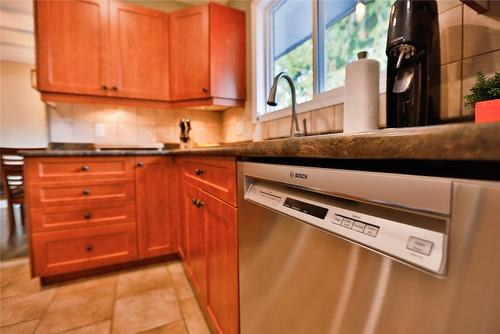1976 Maddocks Road, Revelstoke, BC - Indoor Photo Showing Kitchen