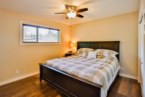 1976 Maddocks Road, Revelstoke, BC - Indoor Photo Showing Bedroom