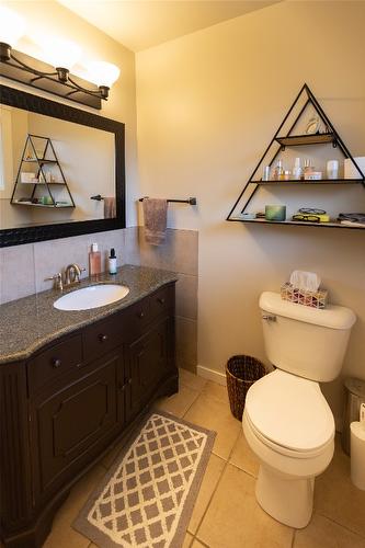 1976 Maddocks Road, Revelstoke, BC - Indoor Photo Showing Bathroom
