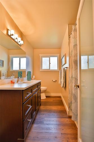1976 Maddocks Road, Revelstoke, BC - Indoor Photo Showing Bathroom