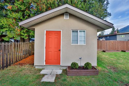 1976 Maddocks Road, Revelstoke, BC - Outdoor With Exterior