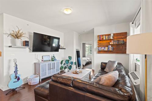 304-1701 Menzies Street, Merritt, BC - Indoor Photo Showing Living Room