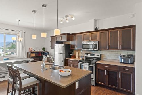 304-1701 Menzies Street, Merritt, BC - Indoor Photo Showing Kitchen With Double Sink