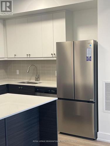 407 - 19B West Street N, Kawartha Lakes, ON - Indoor Photo Showing Kitchen