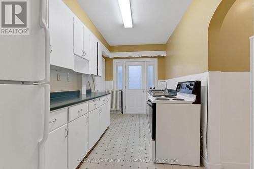 2 Gladstone Avenue, Smiths Falls, ON - Indoor