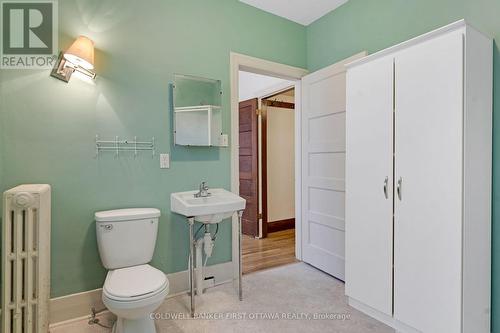 main floor bathroom off of the home office - 2 Gladstone Avenue, Smiths Falls, ON - Indoor Photo Showing Bathroom