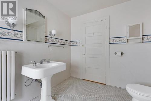2 Gladstone Avenue, Smiths Falls, ON - Indoor Photo Showing Bathroom