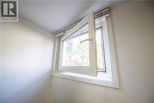 120 Marshall Street, Waterloo, ON - Indoor Photo Showing Other Room