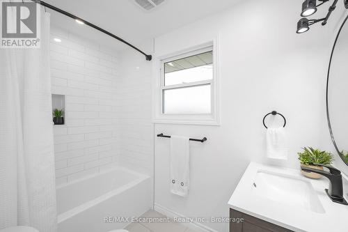 15 Harvest Lane, Brantford, ON - Indoor Photo Showing Bathroom