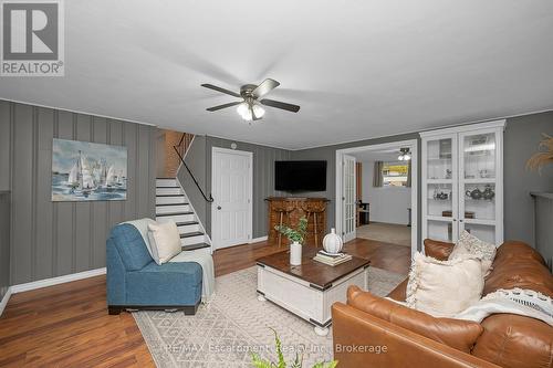 15 Harvest Lane, Brantford, ON - Indoor Photo Showing Living Room