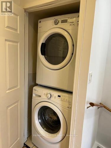 1431 & 1433 Gerrard Street E, Toronto, ON - Indoor Photo Showing Laundry Room