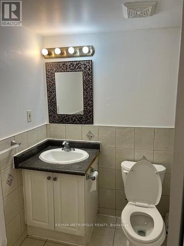 1431 & 1433 Gerrard Street E, Toronto, ON - Indoor Photo Showing Bathroom