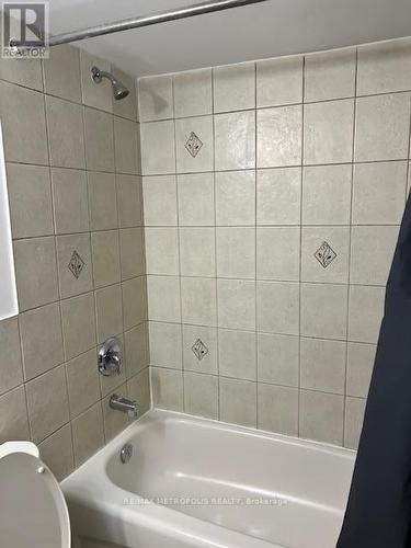 1431 & 1433 Gerrard Street E, Toronto, ON - Indoor Photo Showing Bathroom