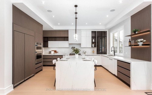 365 Jumna Avenue, Mississauga, ON - Indoor Photo Showing Kitchen With Upgraded Kitchen
