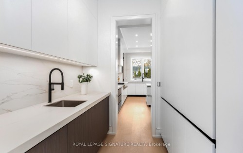 365 Jumna Avenue, Mississauga, ON - Indoor Photo Showing Kitchen