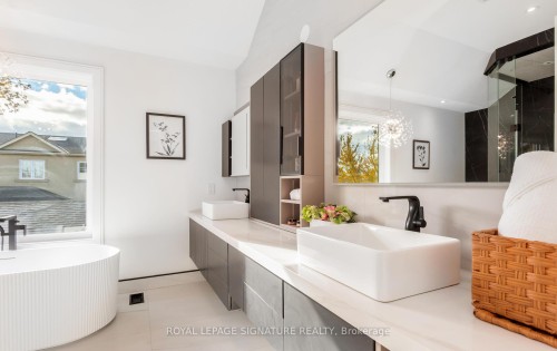 365 Jumna Avenue, Mississauga, ON - Indoor Photo Showing Bathroom