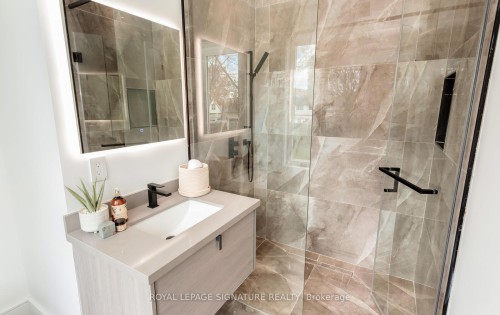365 Jumna Avenue, Mississauga, ON - Indoor Photo Showing Bathroom