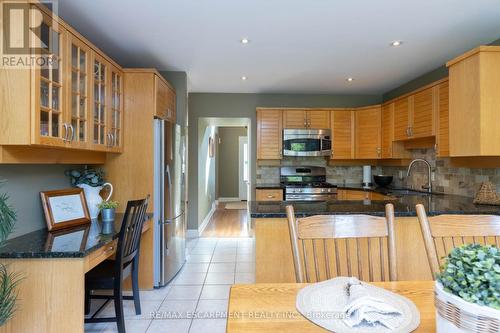 1416 Progreston Road, Hamilton, ON - Indoor Photo Showing Kitchen