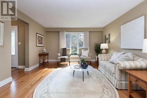 1416 Progreston Road, Hamilton, ON - Indoor Photo Showing Living Room