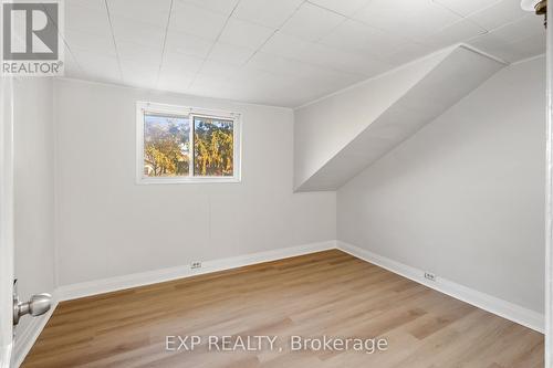 467 Grove Avenue, Windsor, ON - Indoor Photo Showing Other Room