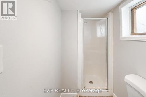 467 Grove Avenue, Windsor, ON - Indoor Photo Showing Bathroom