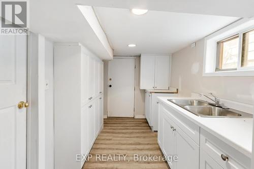 467 Grove Avenue, Windsor, ON - Indoor Photo Showing Kitchen With Double Sink