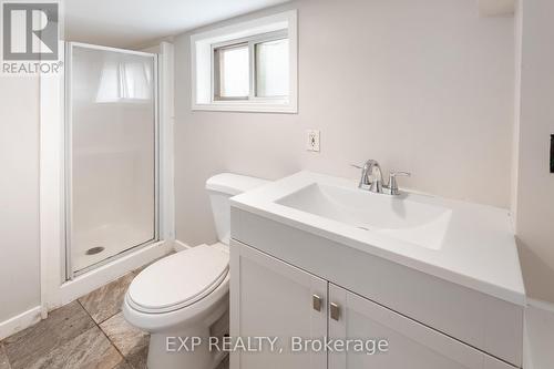 467 Grove Avenue, Windsor, ON - Indoor Photo Showing Bathroom
