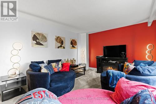 2396 Lyford Lane, Burlington, ON - Indoor Photo Showing Living Room