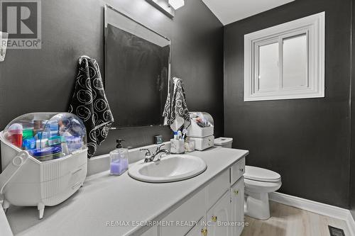 2396 Lyford Lane, Burlington, ON - Indoor Photo Showing Bathroom