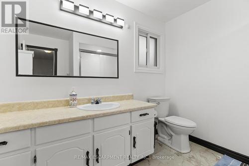 2396 Lyford Lane, Burlington, ON - Indoor Photo Showing Bathroom