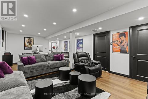 2396 Lyford Lane, Burlington, ON - Indoor Photo Showing Living Room
