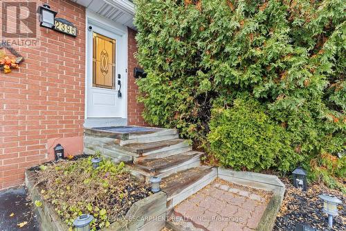 2396 Lyford Lane, Burlington, ON - Outdoor