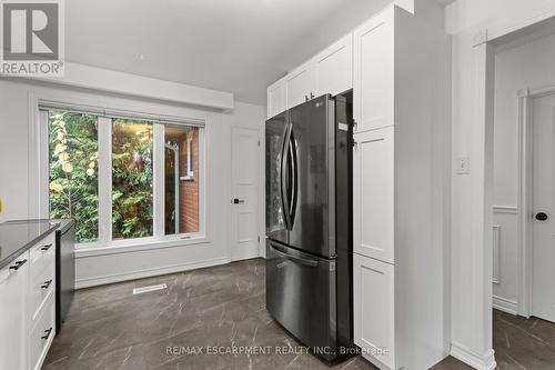 2396 Lyford Lane, Burlington, ON - Indoor