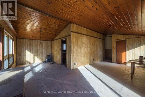 1309 Nila Road, Dysart Et Al (Guilford), ON - Indoor Photo Showing Other Room