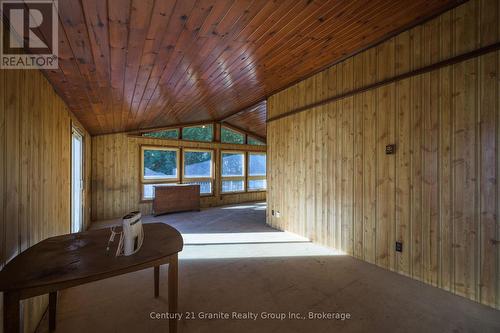 1309 Nila Road, Dysart Et Al (Guilford), ON - Indoor Photo Showing Other Room