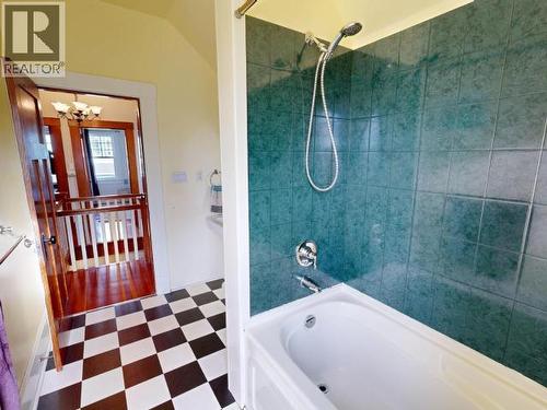 5630 Marine Ave, Powell River, BC - Indoor Photo Showing Bathroom