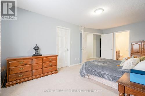 819 Tabaret Street, Ottawa, ON - Indoor Photo Showing Bedroom
