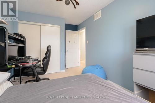819 Tabaret Street, Ottawa, ON - Indoor Photo Showing Bedroom