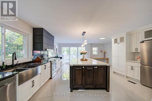14874 Niagara River Parkway, Niagara-On-The-Lake, ON - Indoor Photo Showing Kitchen With Double Sink With Upgraded Kitchen