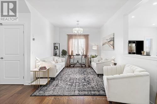 2386 Natasha Circle, Oakville, ON - Indoor Photo Showing Living Room