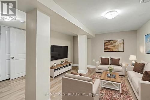 287 Hunter Street E, Hamilton, ON - Indoor Photo Showing Living Room