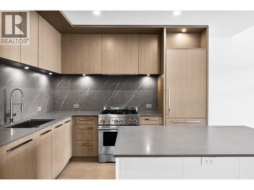 3409 Lakeshore Road Unit# 501S, Kelowna, BC - Indoor Photo Showing Kitchen With Upgraded Kitchen