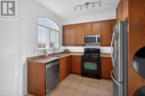 2332 Sutton Drive, Burlington, ON - Indoor Photo Showing Kitchen With Double Sink
